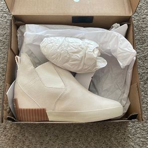 Sorel out and about slip on wedge- NIB